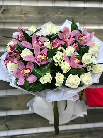 Букет цветов из: Розы и Хризантемы в Савостино
