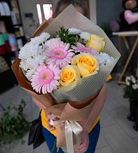 Букет цветов из:  Герберы, Розы и Хризантемы в Савостино