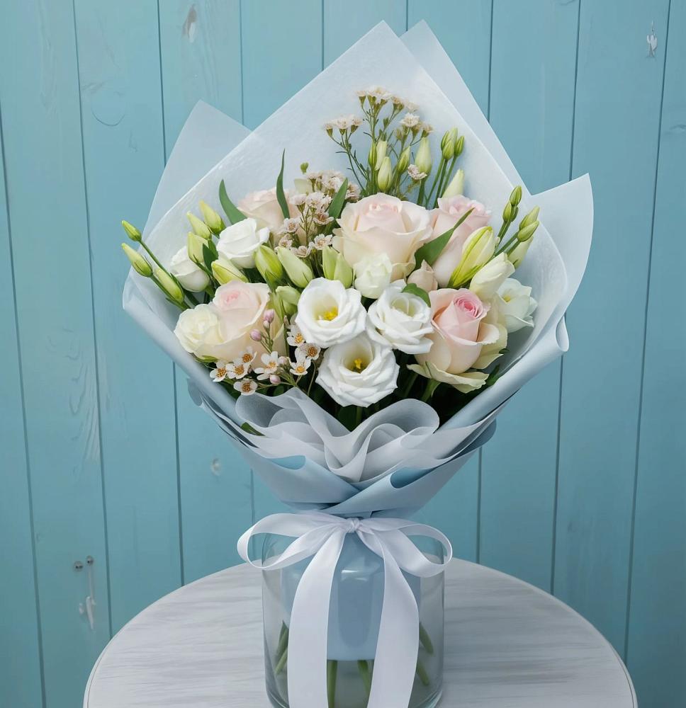 Букет цветов из: Розы и Лизиантусы в Савостино