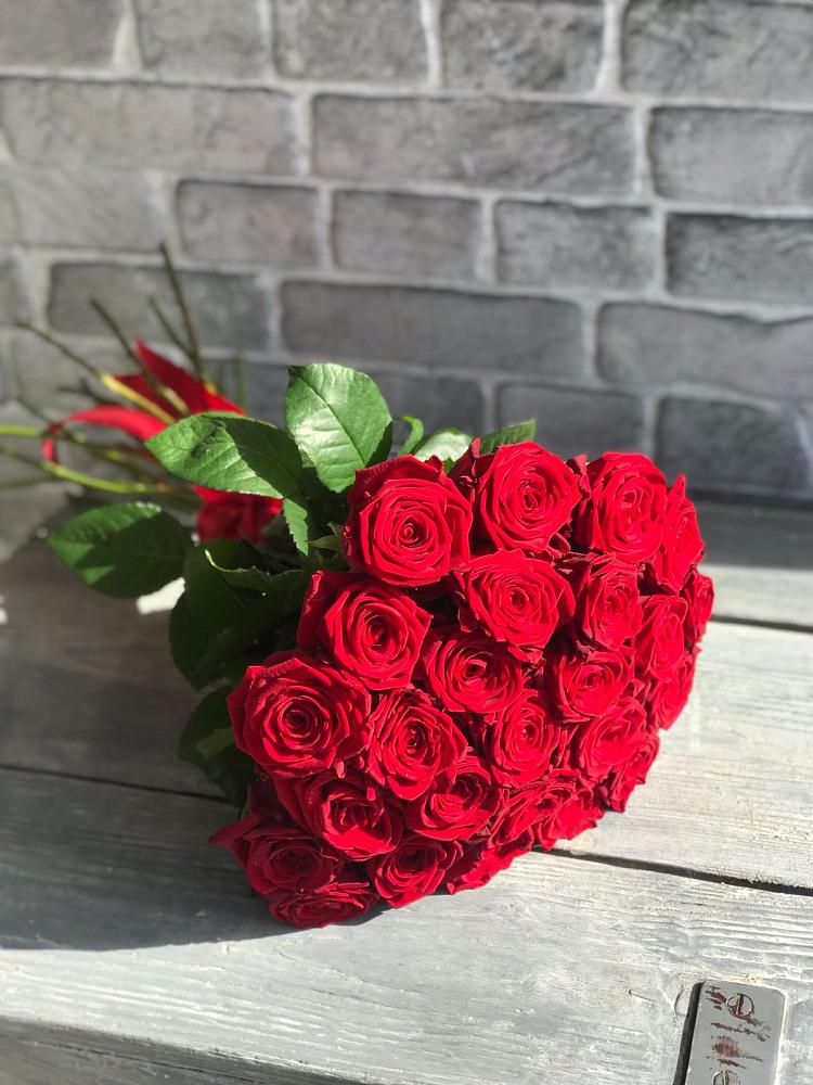 Букет Красные розы Фридом в Савостино