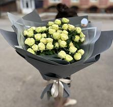 Букет Белые кустовые розы Солинеро в Савостино
