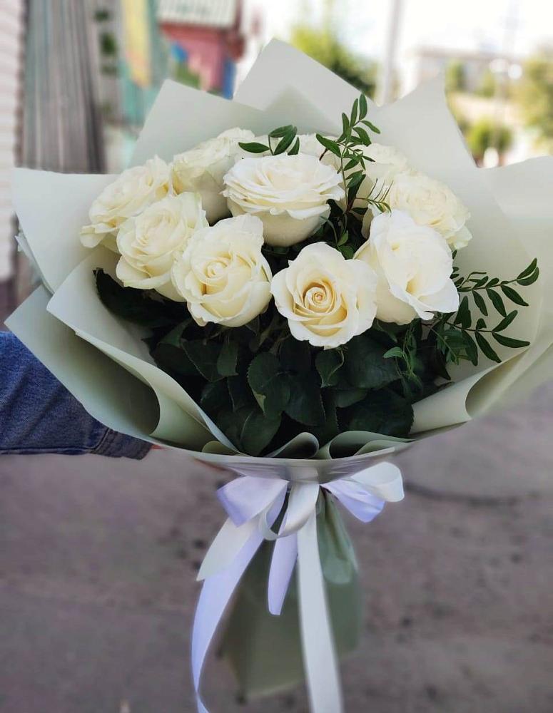 Букет Белые розы Проуд в Савостино