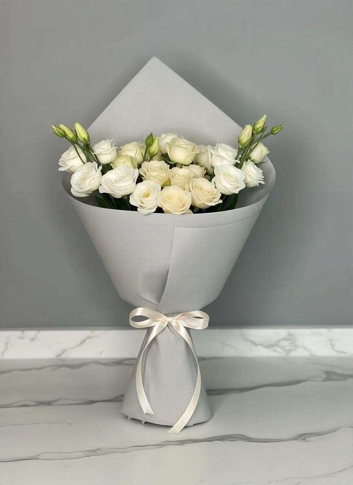 Букет цветов из: Розы и Лизиантусы в Савостино