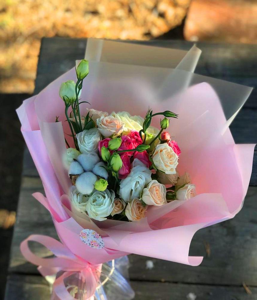 Букет цветов из: Розы и Лизиантусы в Савостино