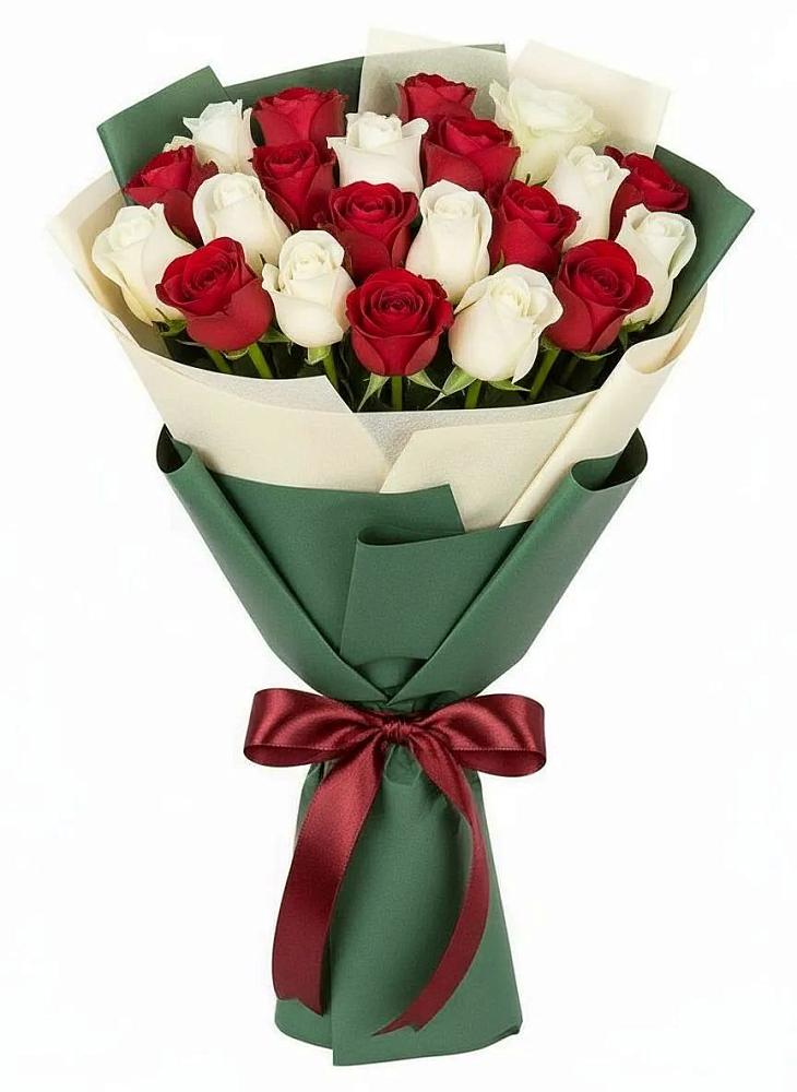 Букет Микс из красных и белых роз в Савостино
