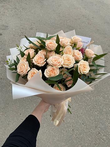 Букет Кремовые розы Латте в Савостино