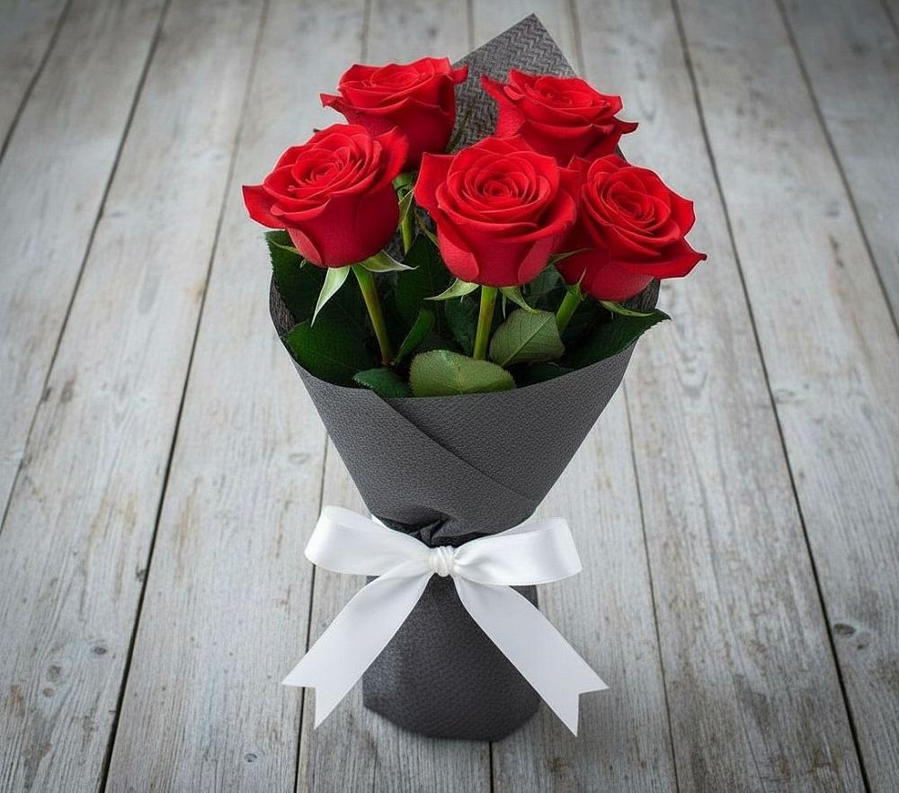Букет 5 Красных роз Эдлесс Лав в Савостино