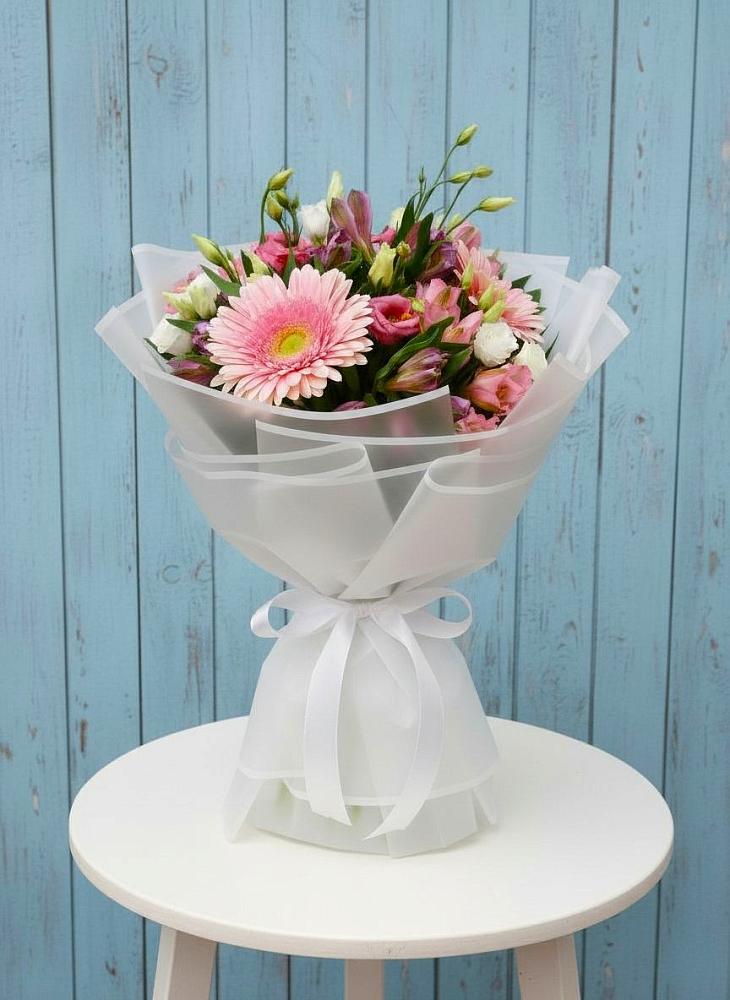 Букет цветов из: Герберы, Альстромерии и Лизиантусы в Савостино