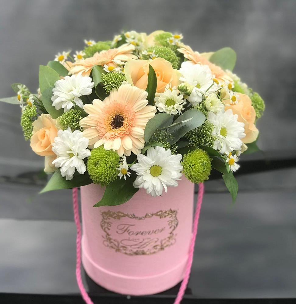 Цветочная композиция из Розы, Герберы и Хризантемы в шляпной коробке в Савостино