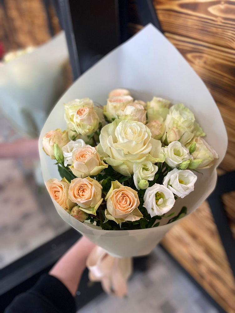 Букет цветов из: Розы и Лизиантусы в Савостино