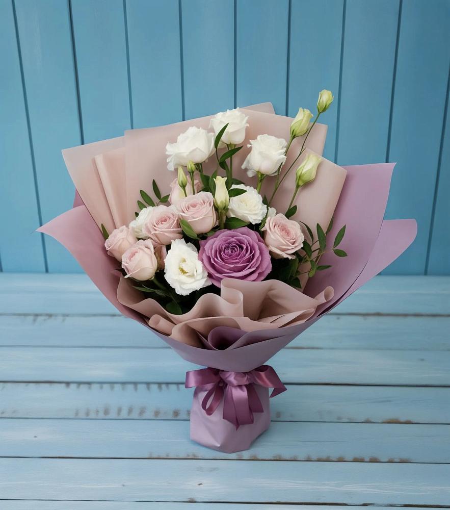 Букет цветов из: Розы и Лизиантусы в Савостино